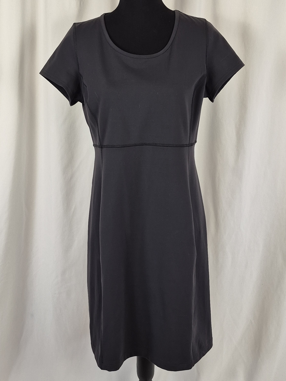 Duluth Trading Company Classic Short Sleeve NoGA Dress in Matte Black - Size M